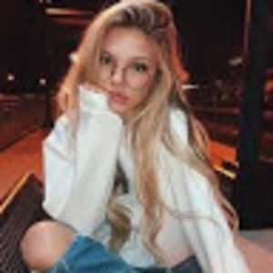 Meet your Posher, Chloe